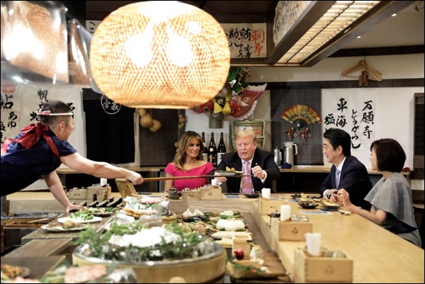 トランプ大統領の夕食会の画像